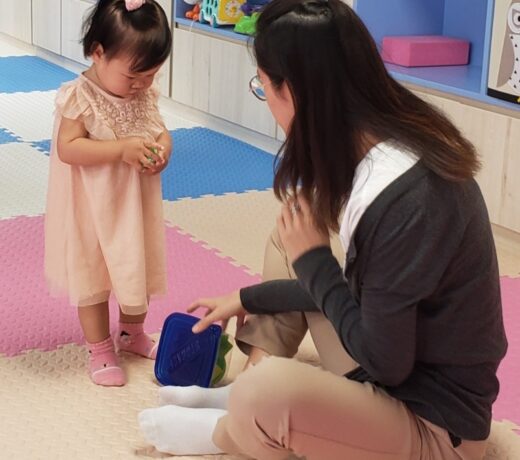 母親與女兒玩樂